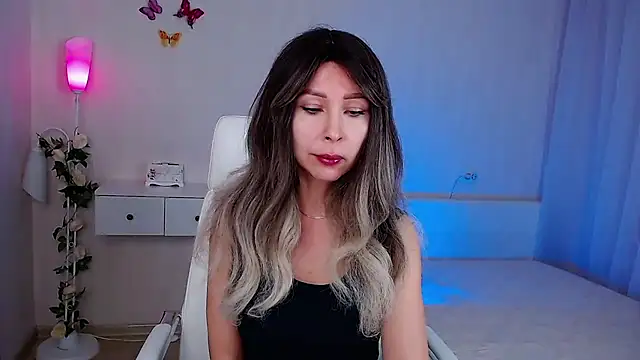 Snapshot of wendifoste chatting on 11/28/25, 06:54 wendifoste online show from 11/28/25, 06:54