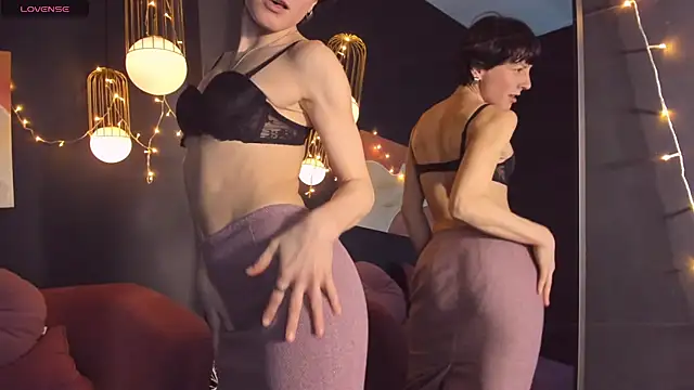 Snapshot of LorenDaze chatting on 01/10/25, 05:34 LorenDaze online show from 01/10/25, 05:34