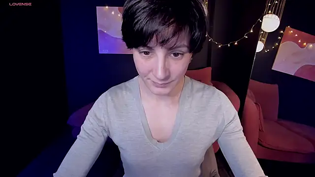 Snapshot of LorenDaze chatting on 01/25/25, 01:52 LorenDaze online show from 01/25/25, 01:52