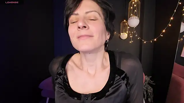 Snapshot of LorenDaze chatting on 02/05/25, 02:16 LorenDaze online show from 02/05/25, 02:16