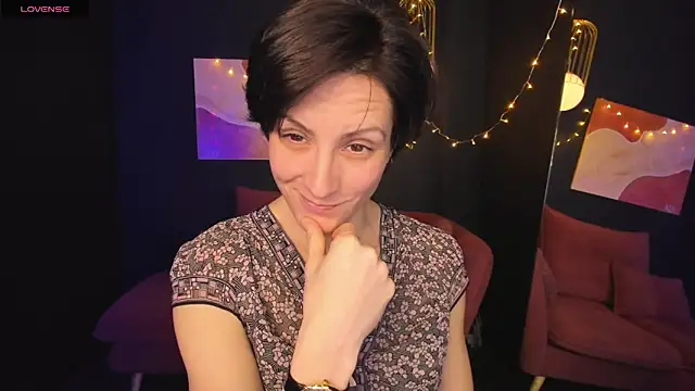 Snapshot of LorenDaze chatting on 02/07/25, 02:04 LorenDaze online show from 02/07/25, 02:04