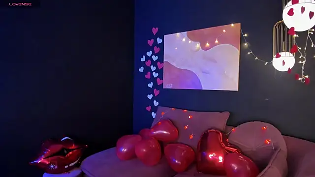 Snapshot of LorenDaze chatting on 02/14/25, 05:14 LorenDaze online show from 02/14/25, 05:14