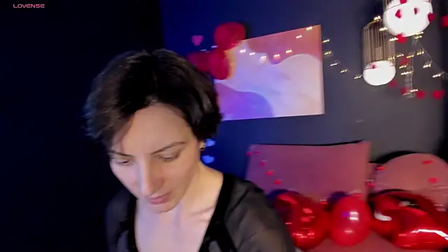 Snapshot of LorenDaze chatting on 02/15/25, 02:00 LorenDaze online show from 02/15/25, 02:00