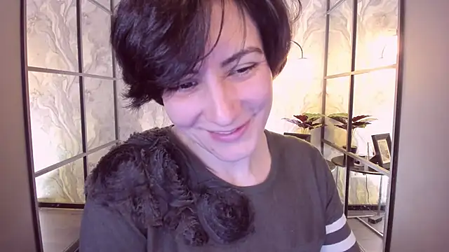 Snapshot of LorenDaze chatting on 03/18/25, 05:10 LorenDaze online show from 03/18/25, 05:10