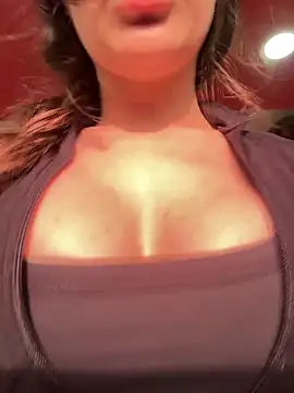 Snapshot of MeganKitty_ chatting on 09/15/25, 12:05 MeganKitty online show from 09/15/25, 12:05