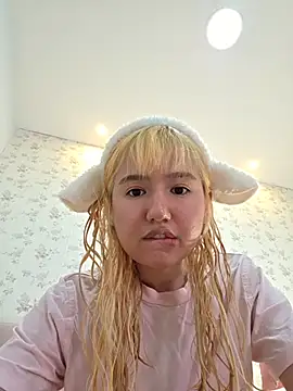 Snapshot of Pinkie_Princes chatting on 12/13/25, 08:58 Pinkie Princes online show from 12/13/25, 08:58