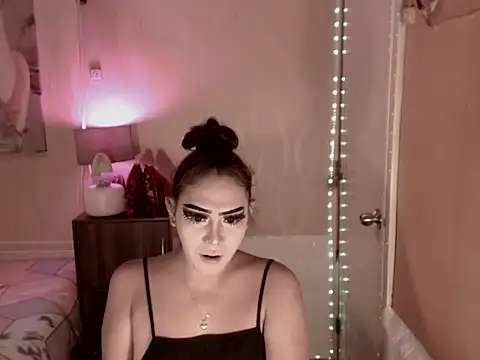 Snapshot of Biancafoxie chatting on 09/13/25, 08:14 Biancafoxie online show from 09/13/25, 08:14