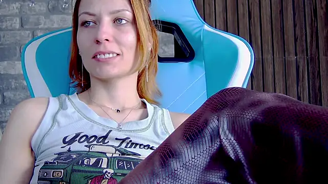 karo123421 online show from 02/18/25, 11:11