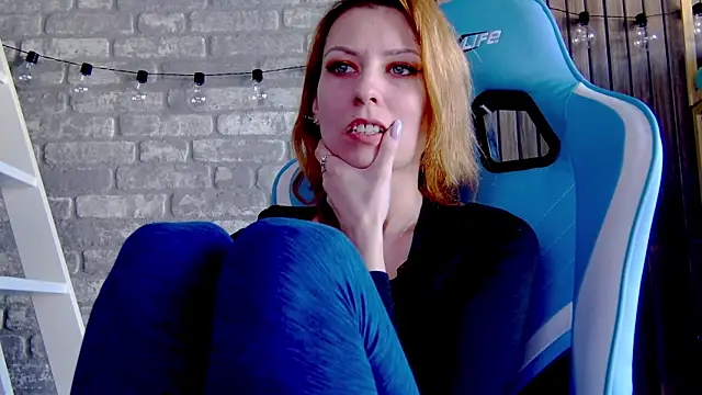 karo123421 online show from 02/24/25, 08:27