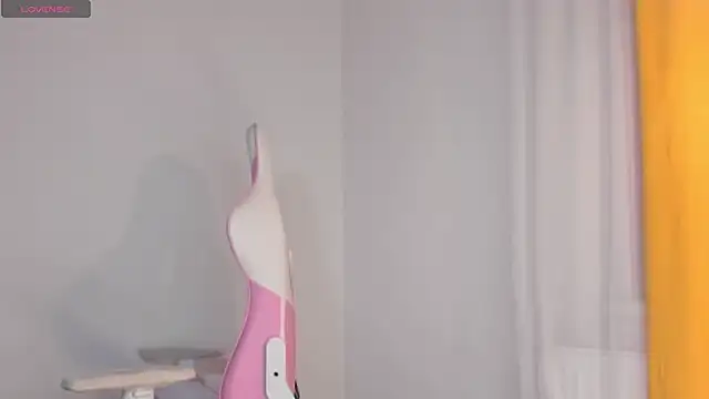 Snapshot of SueNiceeeee chatting on 12/03/25, 04:05 SueNiceeeee online show from 12/03/25, 04:05