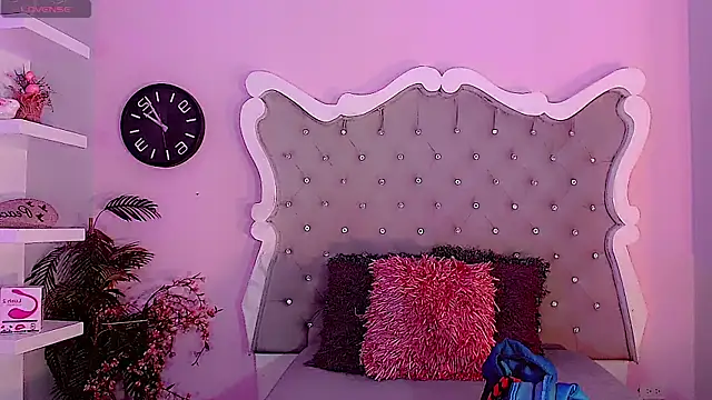 Snapshot of LeyXandrabraz chatting on 12/14/25, 08:35 LeyXandrabraz online show from 12/14/25, 08:35