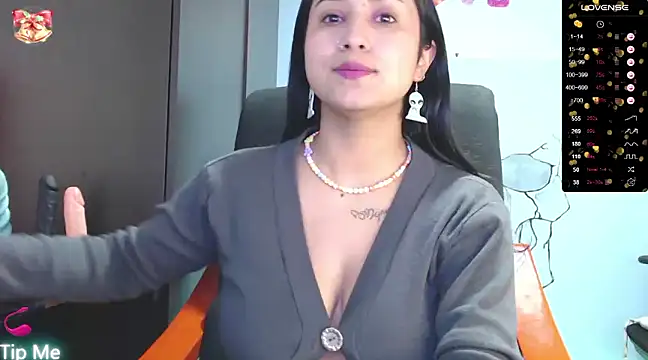 Annyee1 online show from 12/23/24, 10:21