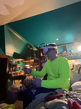 Snapshot of charactrzero chatting on 10/17/25, 12:58 charactrzero online show from 10/17/25, 12:58