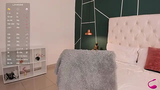 Snapshot of Veronicalanx1 chatting on 10/28/25, 12:09 Veronicalanx1 online show from 10/28/25, 12:09