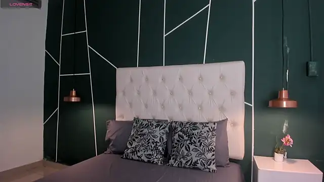 Snapshot of Veronicalanx1 chatting on 12/05/25, 12:03 Veronicalanx1 online show from 12/05/25, 12:03