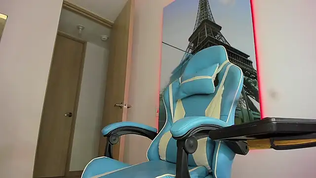 Snapshot of ela_pretty chatting on 11/22/25, 03:49 ela pretty online show from 11/22/25, 03:49