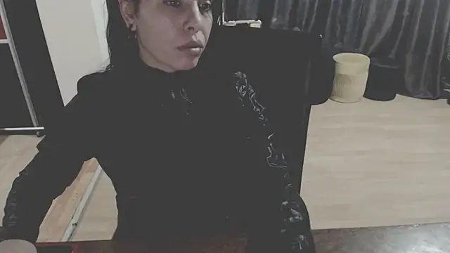 Snapshot of GoldenSasha chatting on 09/28/25, 02:33 GoldenSasha online show from 09/28/25, 02:33