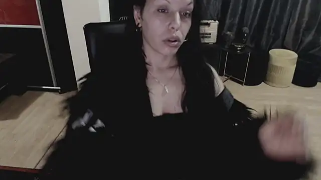 Snapshot of GoldenSasha chatting on 10/05/25, 05:55 GoldenSasha online show from 10/05/25, 05:55