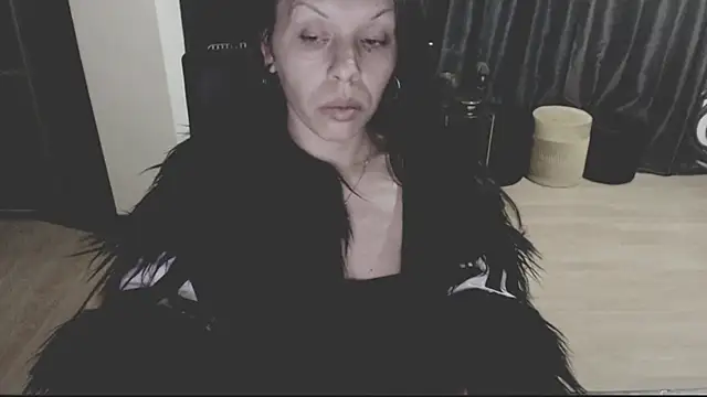 Snapshot of GoldenSasha chatting on 10/13/25, 11:05 GoldenSasha online show from 10/13/25, 11:05