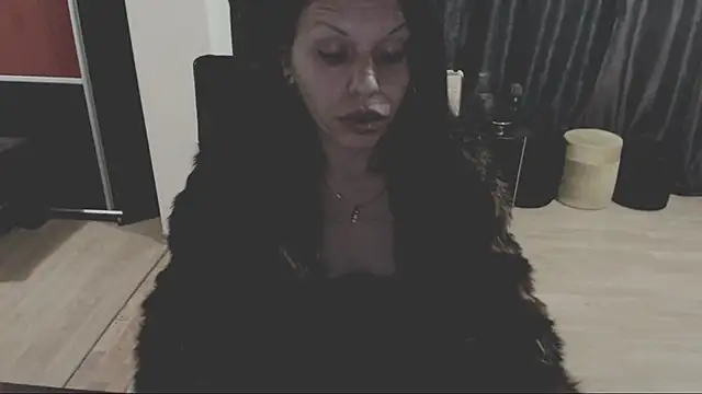 Snapshot of GoldenSasha chatting on 10/20/25, 10:49 GoldenSasha online show from 10/20/25, 10:49