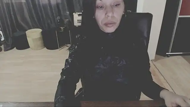 Snapshot of GoldenSasha chatting on 10/23/25, 02:49 GoldenSasha online show from 10/23/25, 02:49