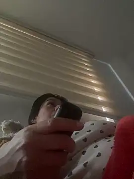 Snapshot of andreaisis2 chatting on 02/05/25, 06:26 andreaisis2 online show from 02/05/25, 06:26