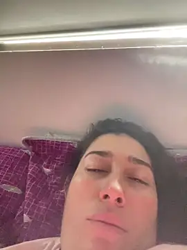 Snapshot of andreaisis2 chatting on 02/15/25, 09:15 andreaisis2 online show from 02/15/25, 09:15