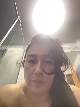 Snapshot of andreaisis2 chatting on 02/17/25, 04:09 andreaisis2 online show from 02/17/25, 04:09