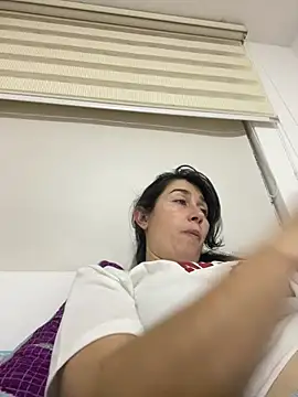 Snapshot of andreaisis2 chatting on 02/20/25, 02:18 andreaisis2 online show from 02/20/25, 02:18