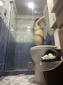 Snapshot of andreaisis2 chatting on 02/25/25, 02:33 andreaisis2 online show from 02/25/25, 02:33