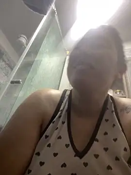 Snapshot of andreaisis2 chatting on 03/17/25, 04:43 andreaisis2 online show from 03/17/25, 04:43