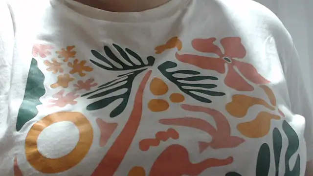 Snapshot of andreaisis2 chatting on 10/18/25, 02:03 andreaisis2 online show from 10/18/25, 02:03