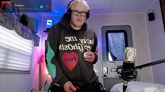 Snarfle82 online show from 02/25/25, 07:14