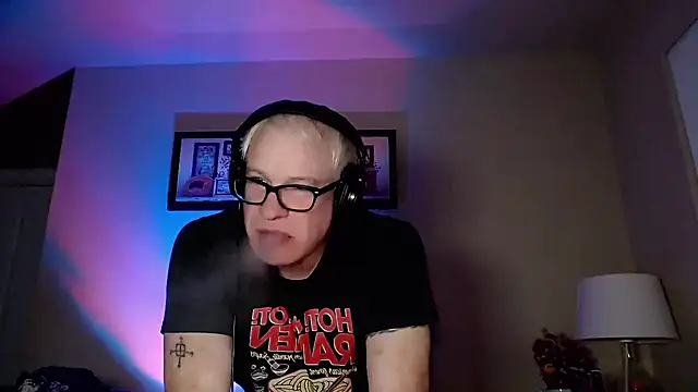 Snapshot of Snarfle82 chatting on 11/09/25, 10:57 Snarfle82 online show from 11/09/25, 10:57