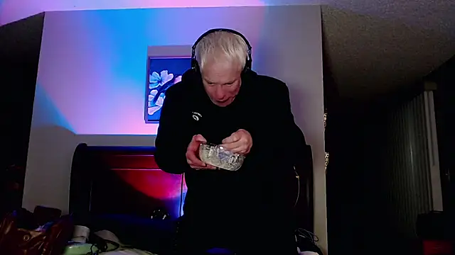 Snapshot of Snarfle82 chatting on 11/13/25, 01:10 Snarfle82 online show from 11/13/25, 01:10