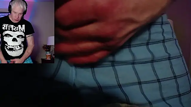 Snapshot of Snarfle82 chatting on 11/22/25, 09:14 Snarfle82 online show from 11/22/25, 09:14