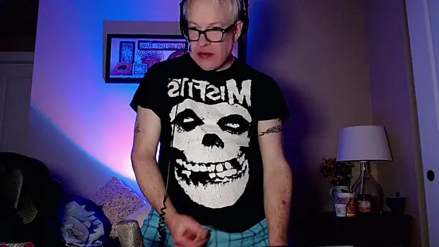 Snapshot of Snarfle82 chatting on 11/23/25, 02:17 Snarfle82 online show from 11/23/25, 02:17