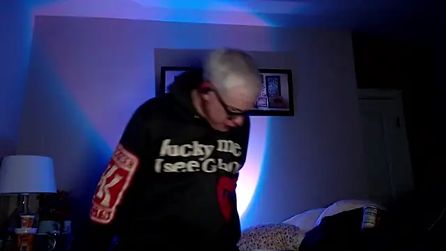 Snapshot of Snarfle82 chatting on 11/27/25, 08:38 Snarfle82 online show from 11/27/25, 08:38