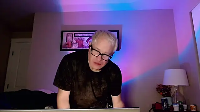 Snapshot of Snarfle82 chatting on 11/30/25, 07:56 Snarfle82 online show from 11/30/25, 07:56