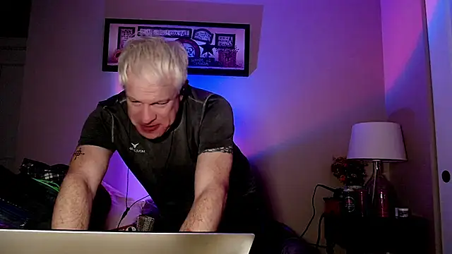 Snapshot of Snarfle82 chatting on 12/15/25, 08:51 Snarfle82 online show from 12/15/25, 08:51