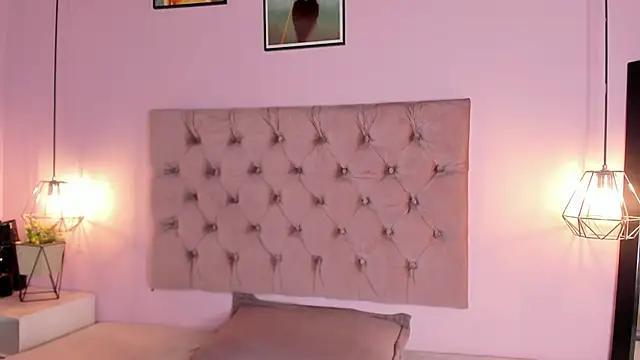 Snapshot of Zafiiraa chatting on 01/11/25, 11:45 Zafiiraa online show from 01/11/25, 11:45