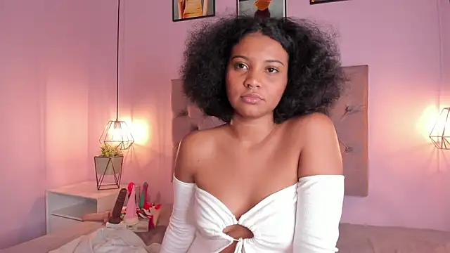 Snapshot of Zafiiraa chatting on 01/15/25, 05:58 Zafiiraa online show from 01/15/25, 05:58