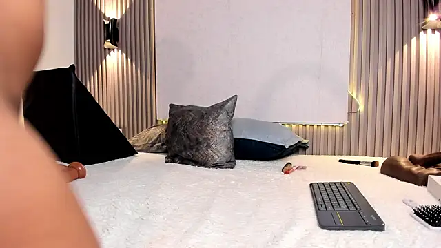 Snapshot of Zafiiraa chatting on 02/20/25, 06:24 Zafiiraa online show from 02/20/25, 06:24