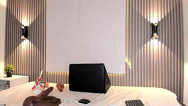 Snapshot of Zafiiraa chatting on 02/25/25, 01:20 Zafiiraa online show from 02/25/25, 01:20