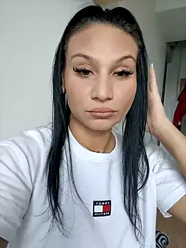 Snapshot of Ella_sweety chatting on 09/18/25, 06:15 Ella sweety online show from 09/18/25, 06:15