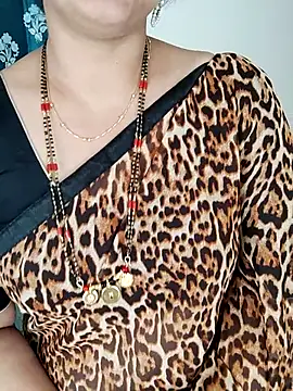 Snapshot of Indian_desi_wife chatting on 10/04/25, 04:49 Indian desi wife online show from 10/04/25, 04:49