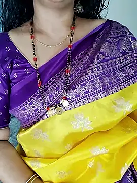 Snapshot of Indian_desi_wife chatting on 10/11/25, 03:28 Indian desi wife online show from 10/11/25, 03:28