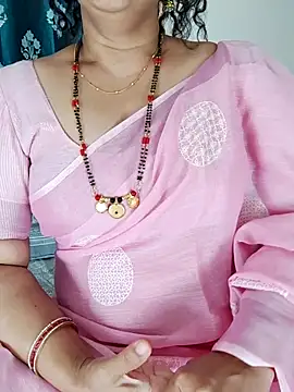 Snapshot of Indian_desi_wife chatting on 10/11/25, 04:27 Indian desi wife online show from 10/11/25, 04:27