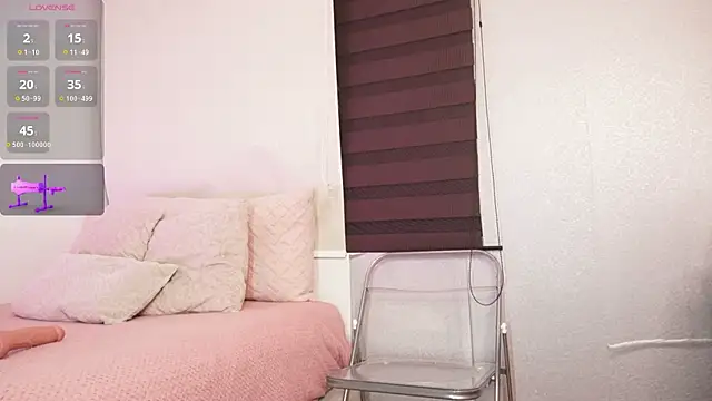 Snapshot of Alexxandra_12 chatting on 11/23/25, 09:42 Alexxandra 12 online show from 11/23/25, 09:42