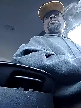 Snapshot of Daddy_hook chatting on 12/18/24, 03:11 Daddy hook online show from 12/18/24, 03:11